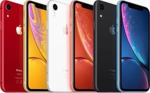 l'immagine contiene diversi iphone XR in diversi colori